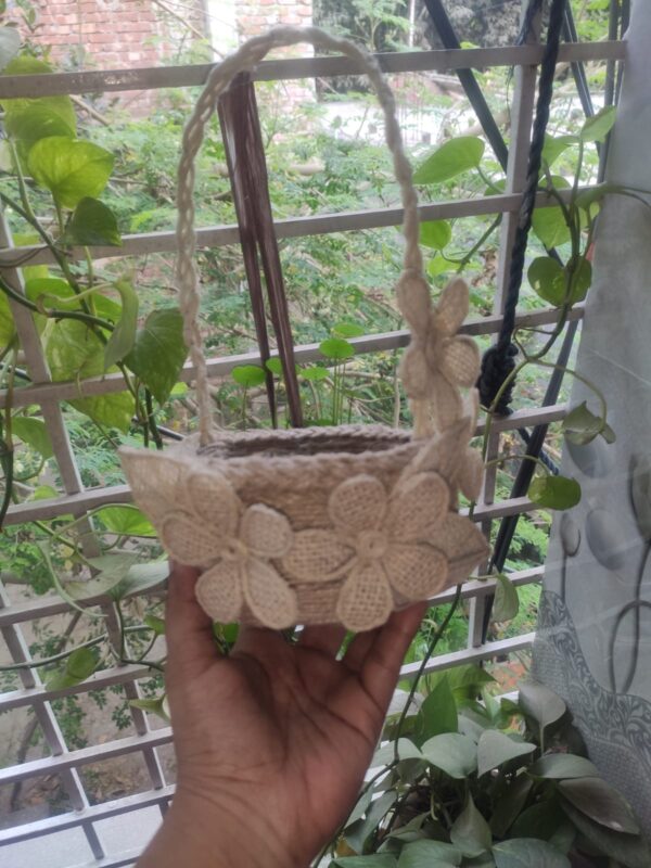 পাটের তৈরি ঝুড়ি