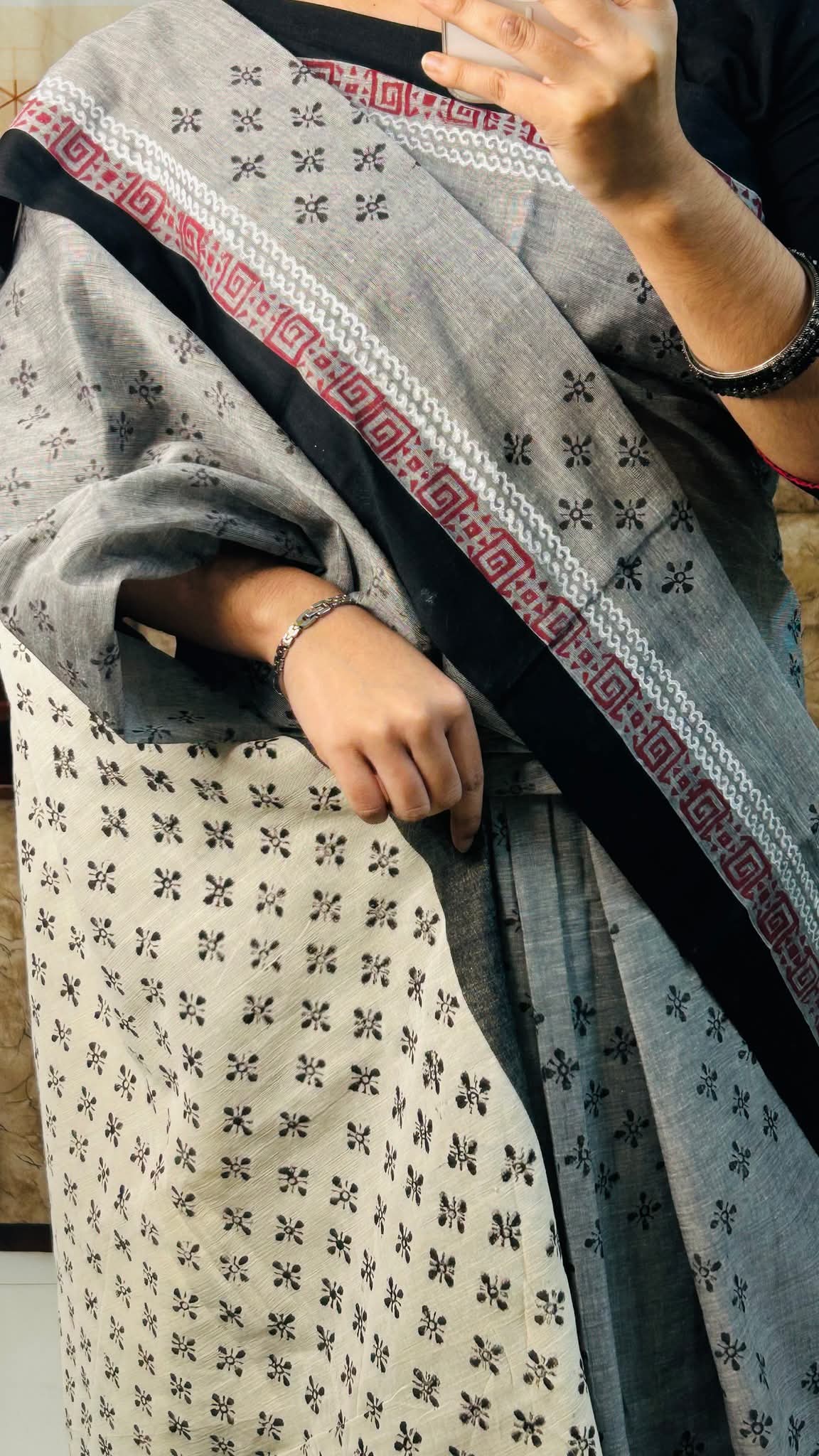 এলিগেন্ট অ্যাশ গ্রে কটন শাড়ি উইথ ব্ল্যাক মিনিমাল প্রিন্ট বর্ডার | Elegant Ash Grey Cotton Saree with Black Minimal Print Border - Image 7