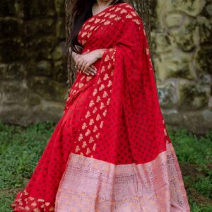 হ্যান্ডপেইন্টেড ফ্লোরাল লাল ব্ল্যাক-প্রিন্ট কটন শাড়ি | Handpainted Floral Red Black-Print Cotton Saree